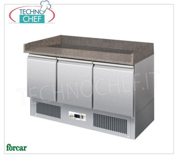 Banco Pizza Refrigerato GN, 3 PORTE, Piano in GRANITO con Alzatina sui 3 lati,  Classe C BANCO PIZZA REFRIGERATO con 3 PORTE, piano in GRANITO, Temp.+2°/+8°C, Statico, ECOLOGICO in Classe C, Gas R600a, V.230/1, Kw.0,235, Peso 170 Kg, dim.mm.1400x700x1020h